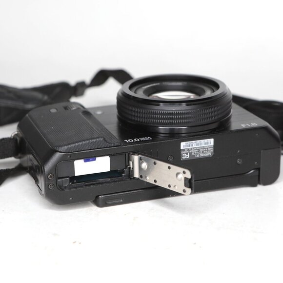 Samsung EX1/TL500 Digital Camera 10MP Digicam F1.8-2.4 Lens, Tilt Screen 3x Zoom - Picture 11 of 12